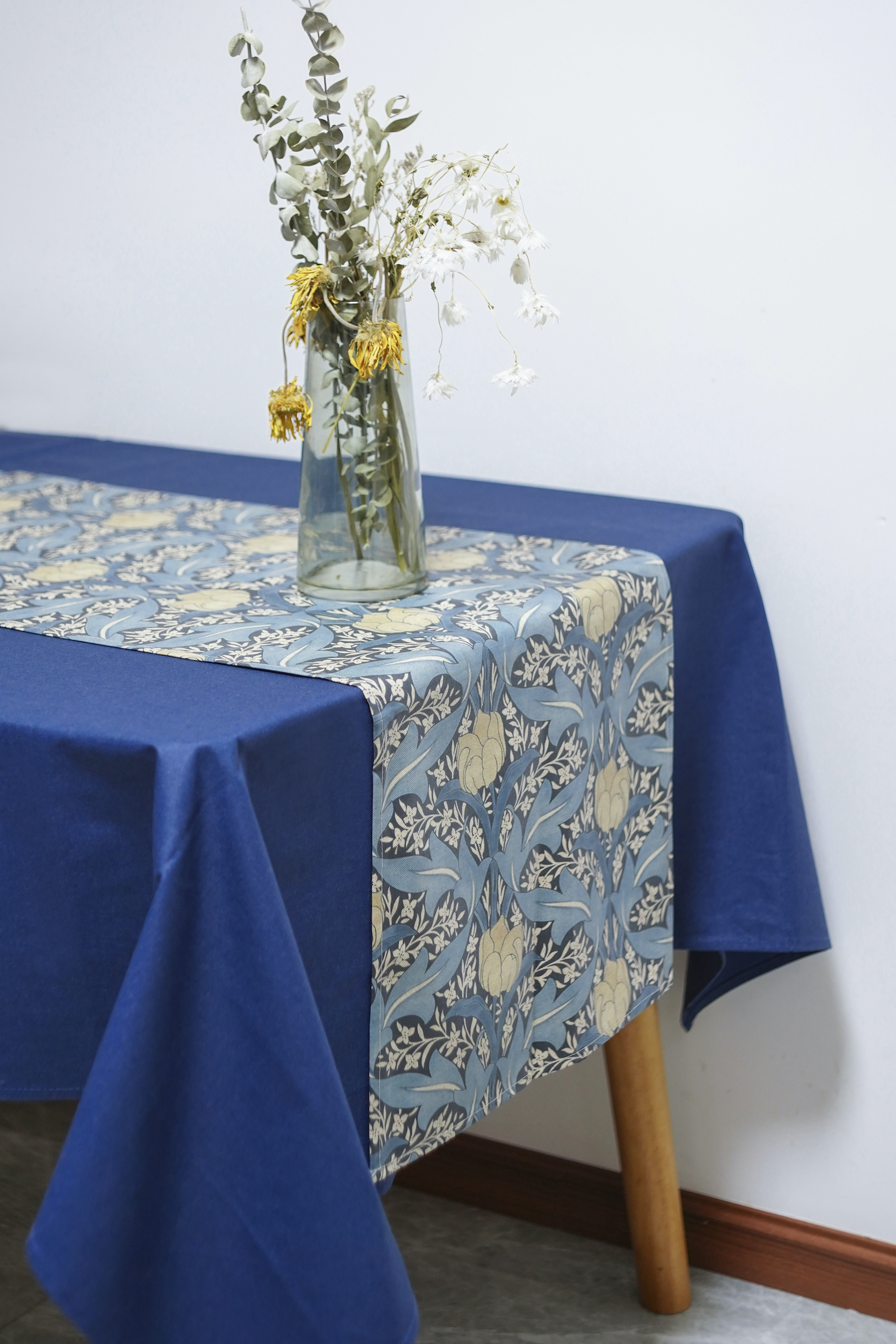 Girones桌旗蓝色郁金香防油免洗