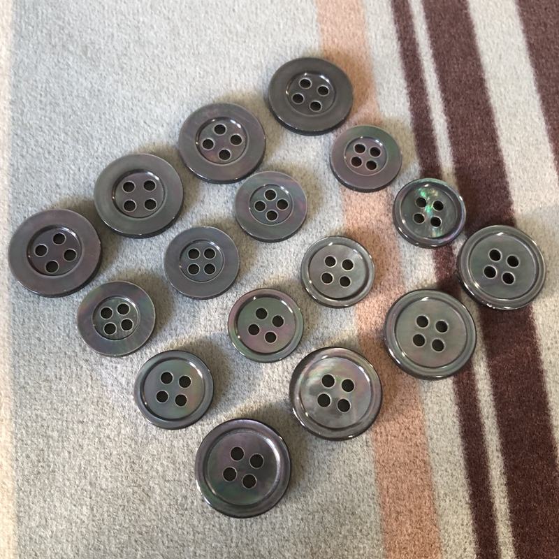 带彩贝壳灰色纽扣小圆边宽边扣