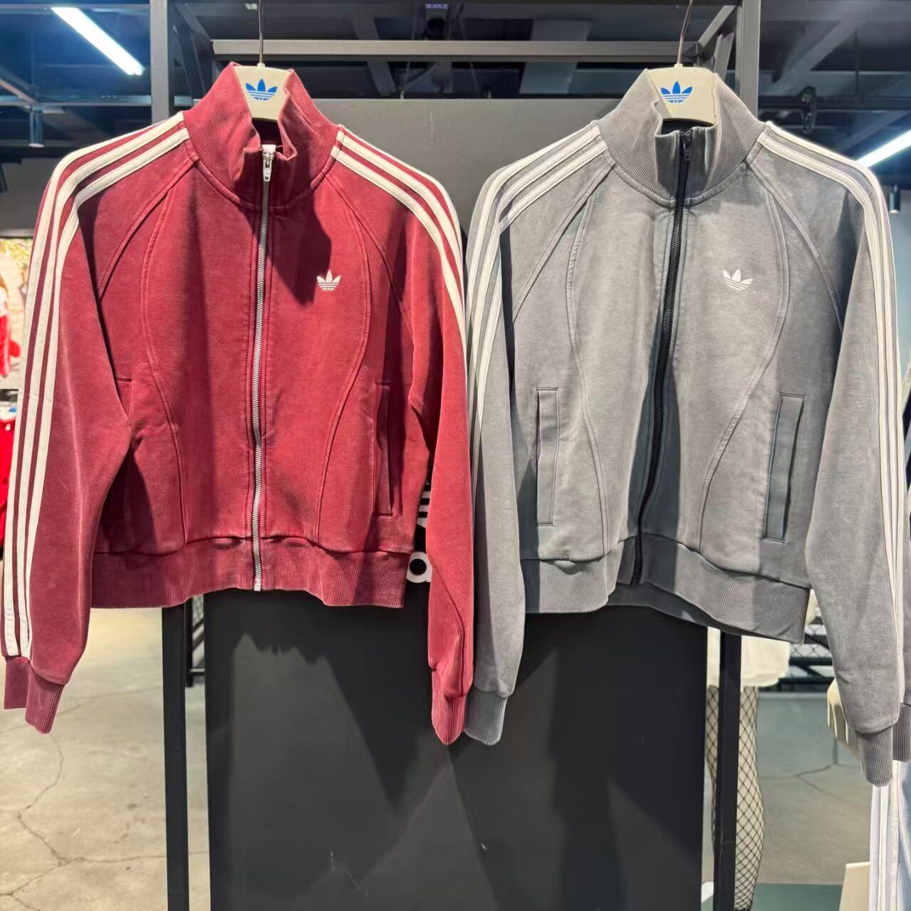 26秋冬新款adidas阿迪达斯三叶草女子做旧运动外套KX3043/KX3044