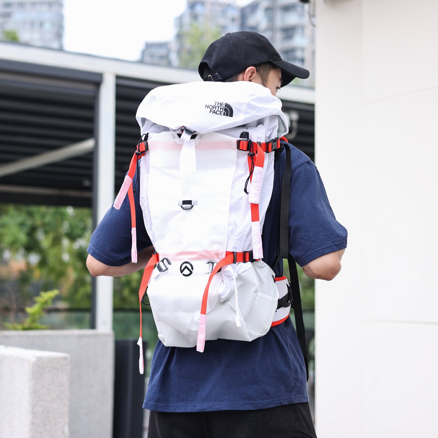 北面65L大容量专业徒步登山包