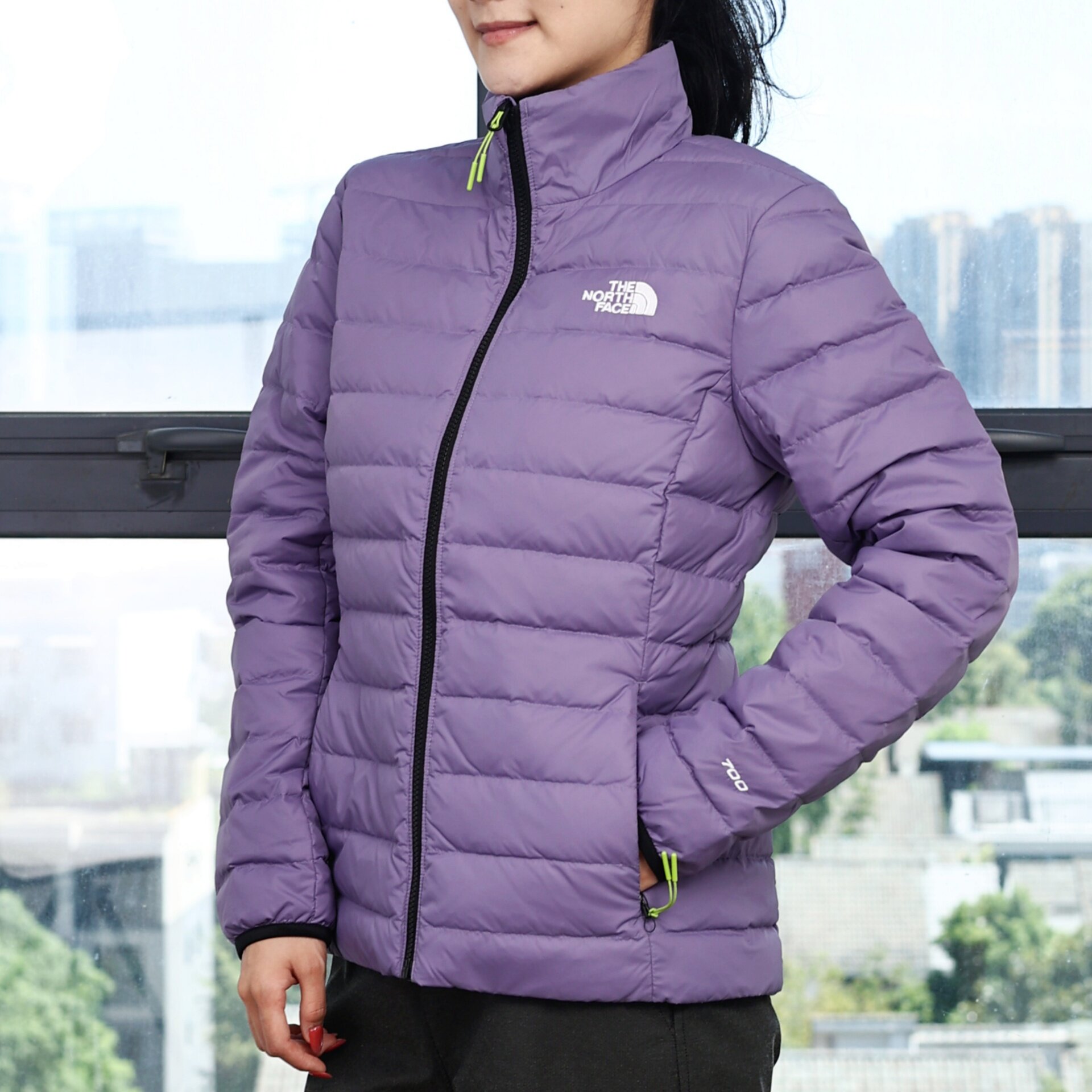 北面女700蓬轻薄排骨羽绒服外套
