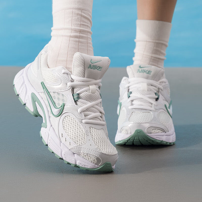 NIKE耐克跑步鞋女V5 RNR时尚老爹鞋训练轻便透气休闲运动鞋HQ7901