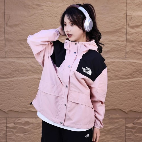 北面女士防泼水透气连帽冲锋衣