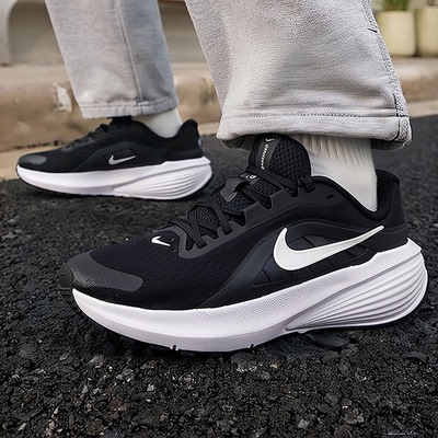 耐克男子轻盈缓震透气运动鞋跑鞋