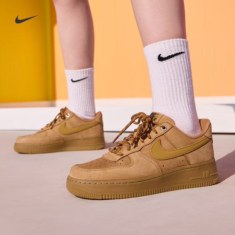 NIKE耐克空军一号 AIR FORCE 1女子透气轻便运动鞋冬平底 FZ7372