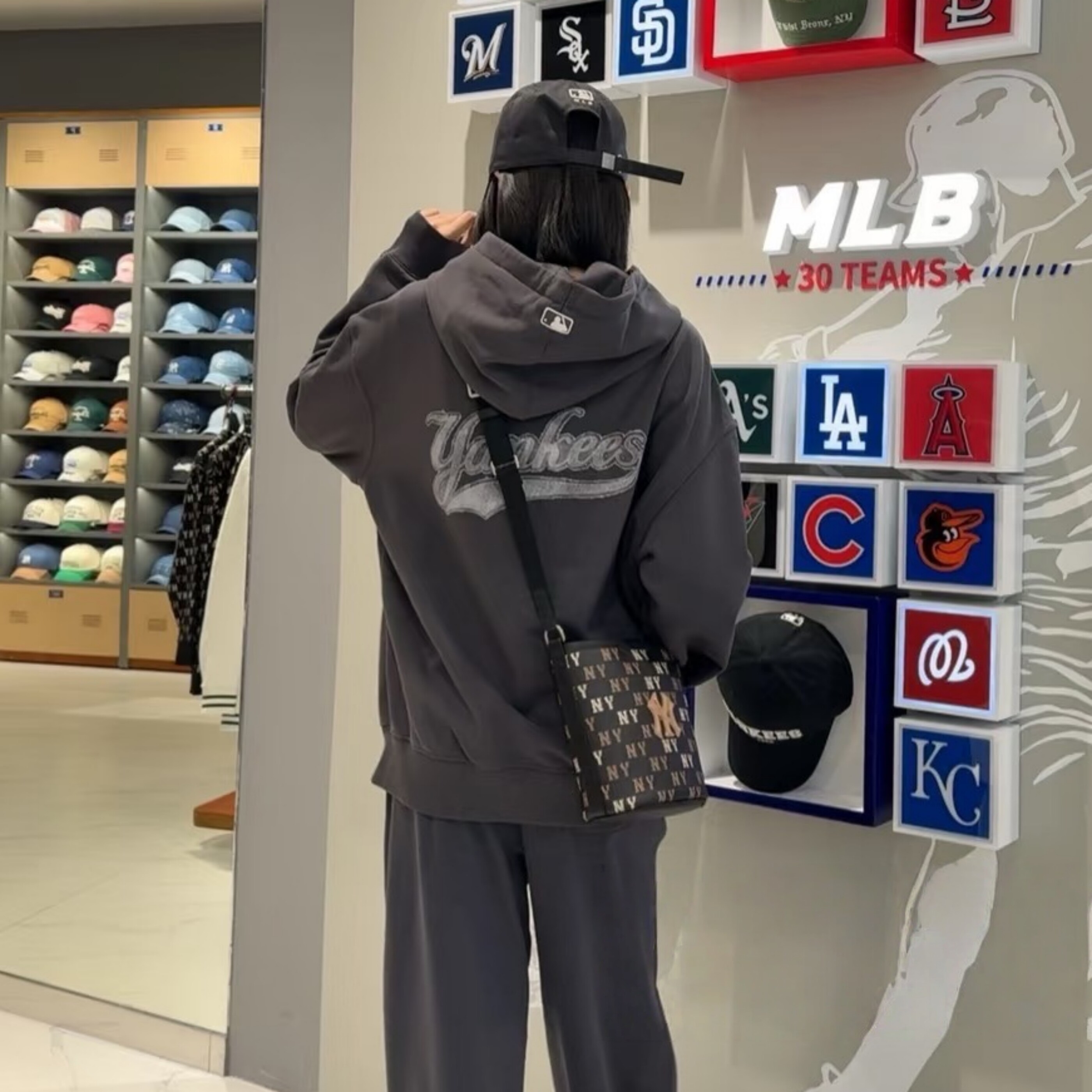 MLB情侣针织连帽夹克外套