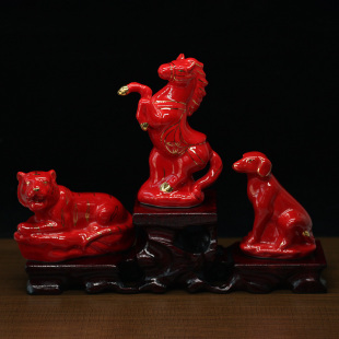 红色陶瓷12地支生肖虎马狗三合局摆件寅午戌三合贵人办公室装饰品