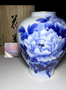 日本回流深川制白底青花描金牡丹大花瓶