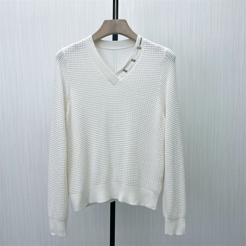 图●2025春季新品 V领套头针织衫女宽松显瘦气质长袖打底上衣2206