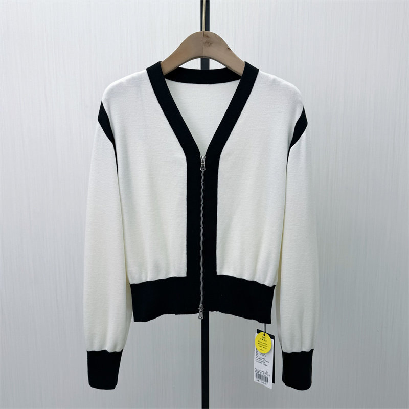 乂●2026春季新品 v领拉链针织衫女修身显瘦毛衫开衫上衣0123