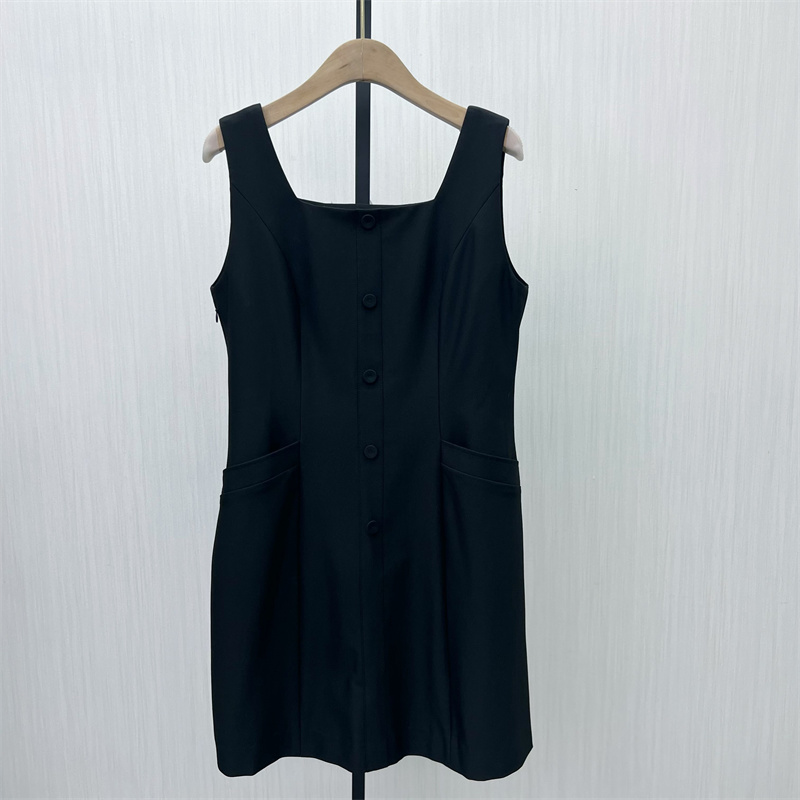 文●2025秋季新品 无袖背心裙女高级感气质吊带小个子连衣裙062