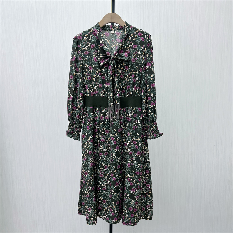 C●2025春季新品 复古碎花连衣裙女设计感小众气质v领长裙7560