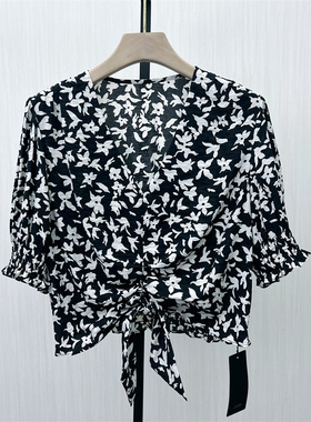 乂●2025夏季新品 法式碎花短袖衬衫女气质v领显瘦打底上衣4124