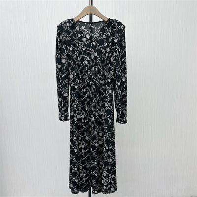 芭●2025秋季新品 碎花v领连衣裙女气质淑女别致长裙茶歇裙7506