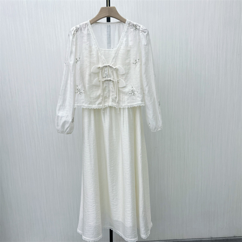 芭●2025秋季新品 连衣裙套装女气质盘扣上衣吊带裙子两件套011