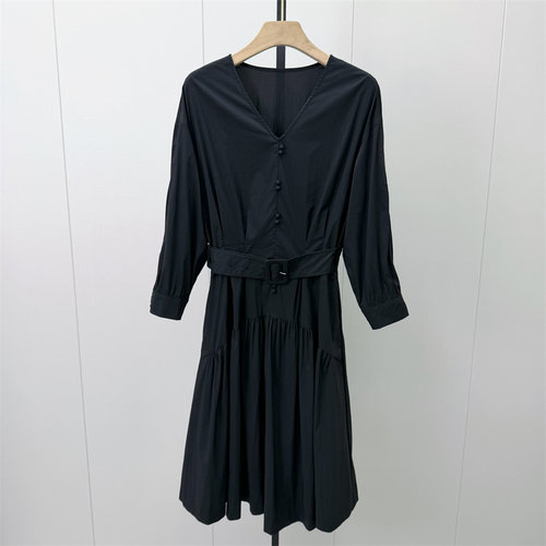 芭●2026秋季新品 v领连衣裙女气质休闲通勤简约百搭衬衫裙7967