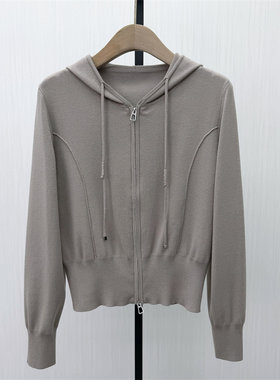 良月●2026春季新品 拉链连帽针织开衫女简约修身显瘦毛衫上衣827
