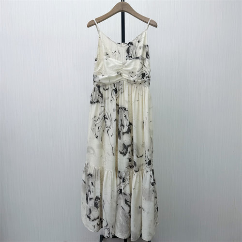 图●2026夏季新品 法式碎花吊带连衣裙女修身显瘦无袖a字长裙4033