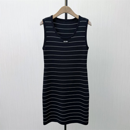 良月●2026夏季新品 条纹针织连衣裙女休闲日常百搭无袖裙子8627