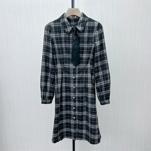熏●2025春季新品 格纹连衣裙女休闲宽松别致翻领a字衬衫裙4908