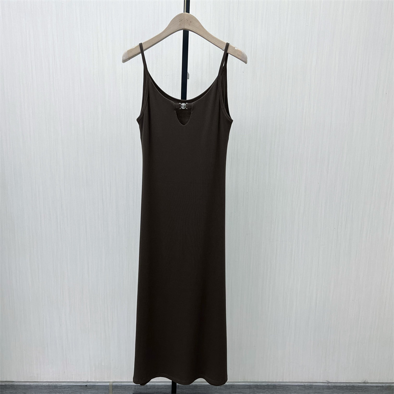 S●2025秋季新品 法式吊带连衣裙女气质通勤简约显瘦无袖长裙629