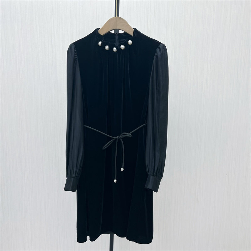 香●2025秋季新品 高级感丝绒连衣裙女法式复古小众气质裙子1031