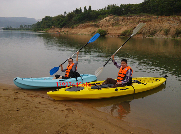 路亚艇专业钓鱼船,塑料皮划艇带舵独木舟海洋舟出口正品可加马达