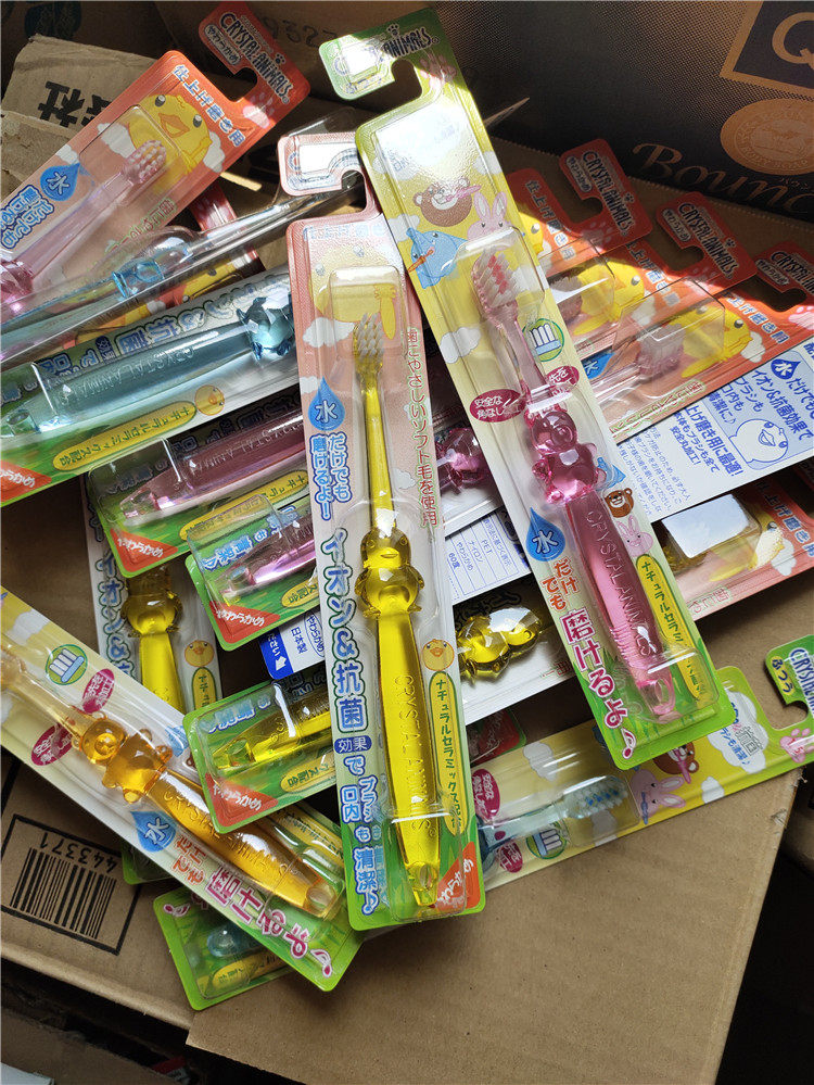 川西儿童牙刷 宝宝刷牙护齿水晶牙刷 卡通12345678岁儿童糖果牙刷