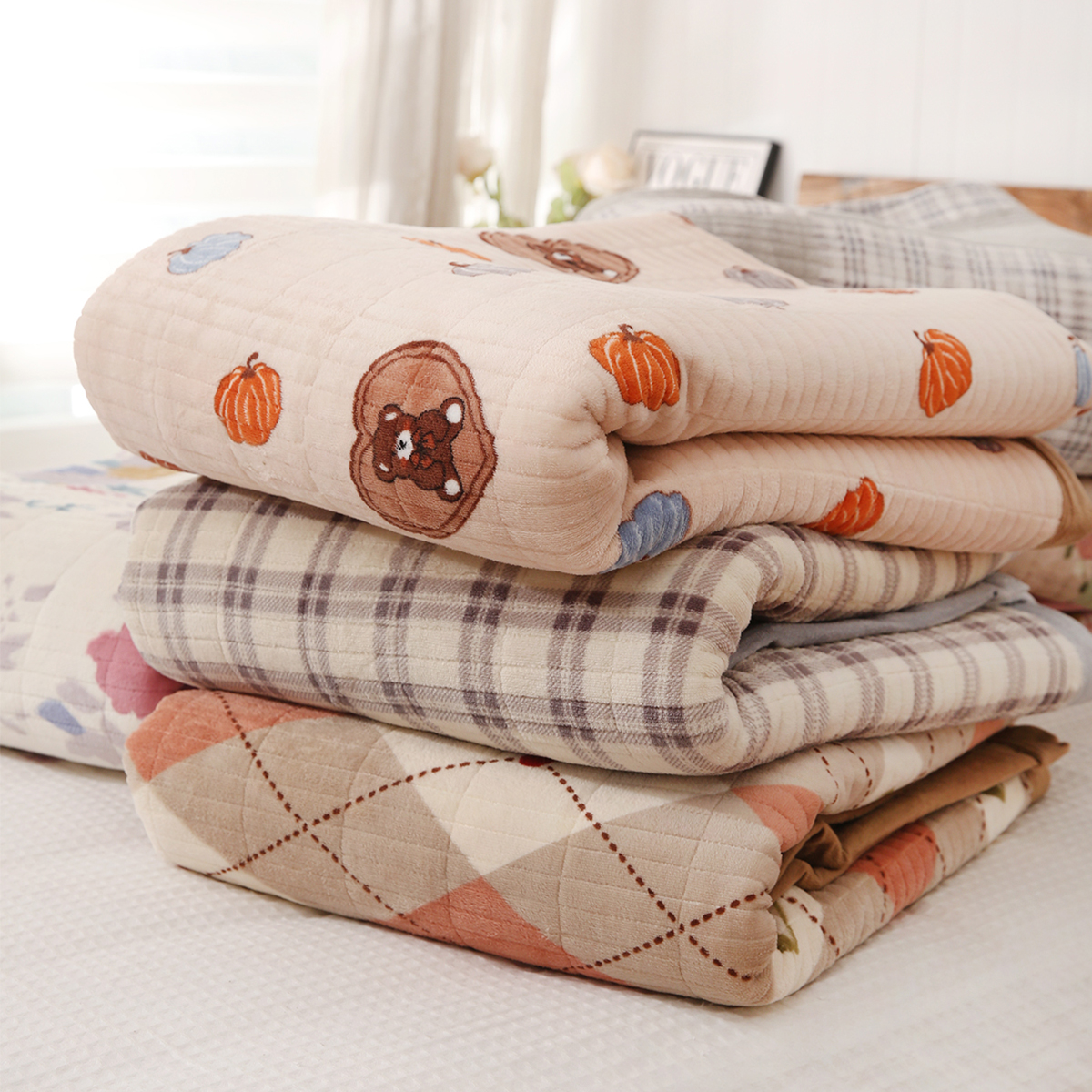 牛奶绒AB版床盖冬季加厚加绒珊瑚法兰绒榻榻米床单三件套夹棉盖毯