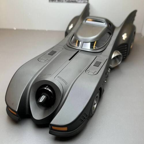 奇艺合金车模1:18正版蝙蝠侠战车滑行声光玩具老爷车模型摆件收藏