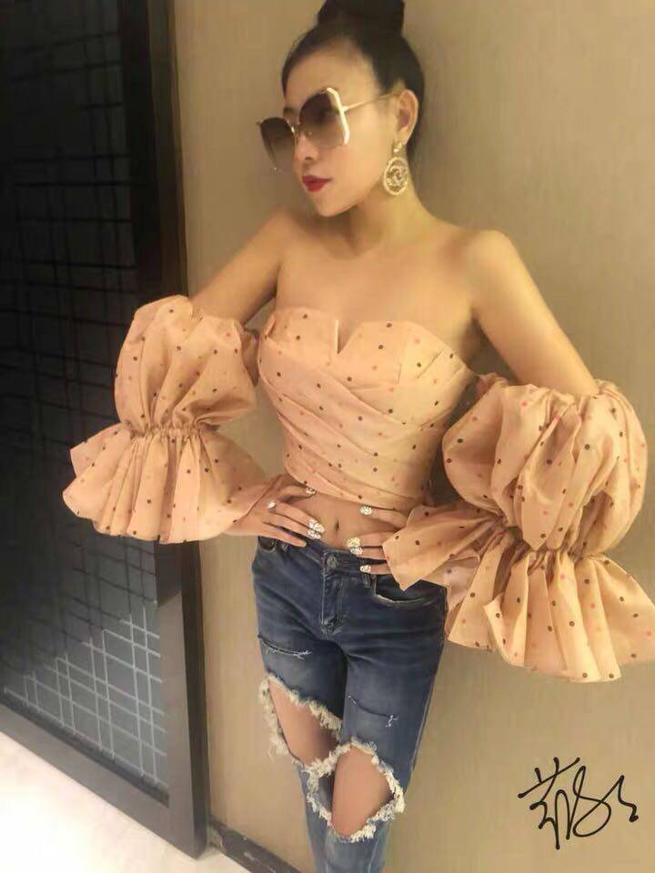 vivian欧美潮牌走秀裹胸一字领两穿泡泡灯笼袖短款上衣波点法式