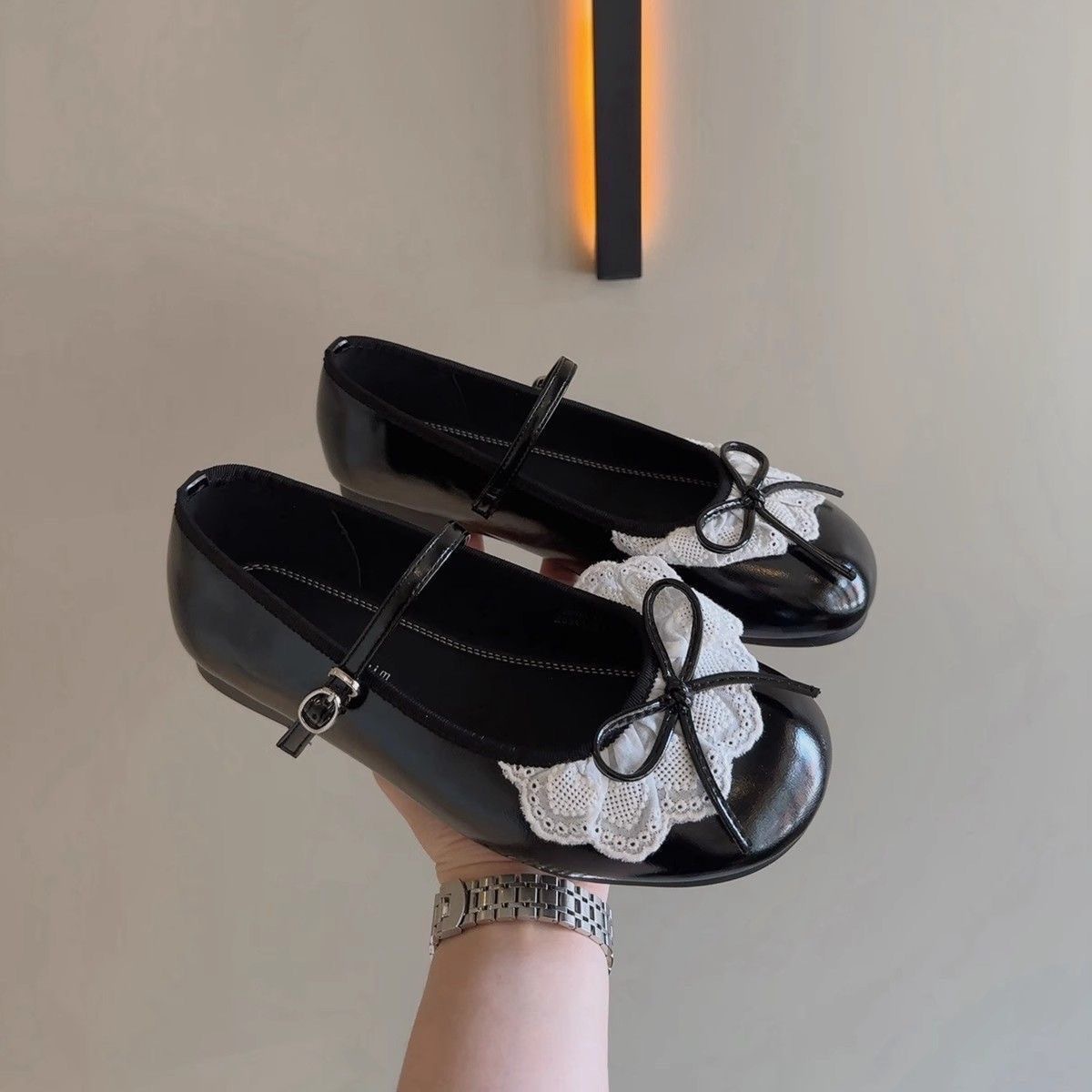 显瘦蕾丝边网红蝴蝶结小皮鞋女网红复古平底一字带玛丽珍单鞋