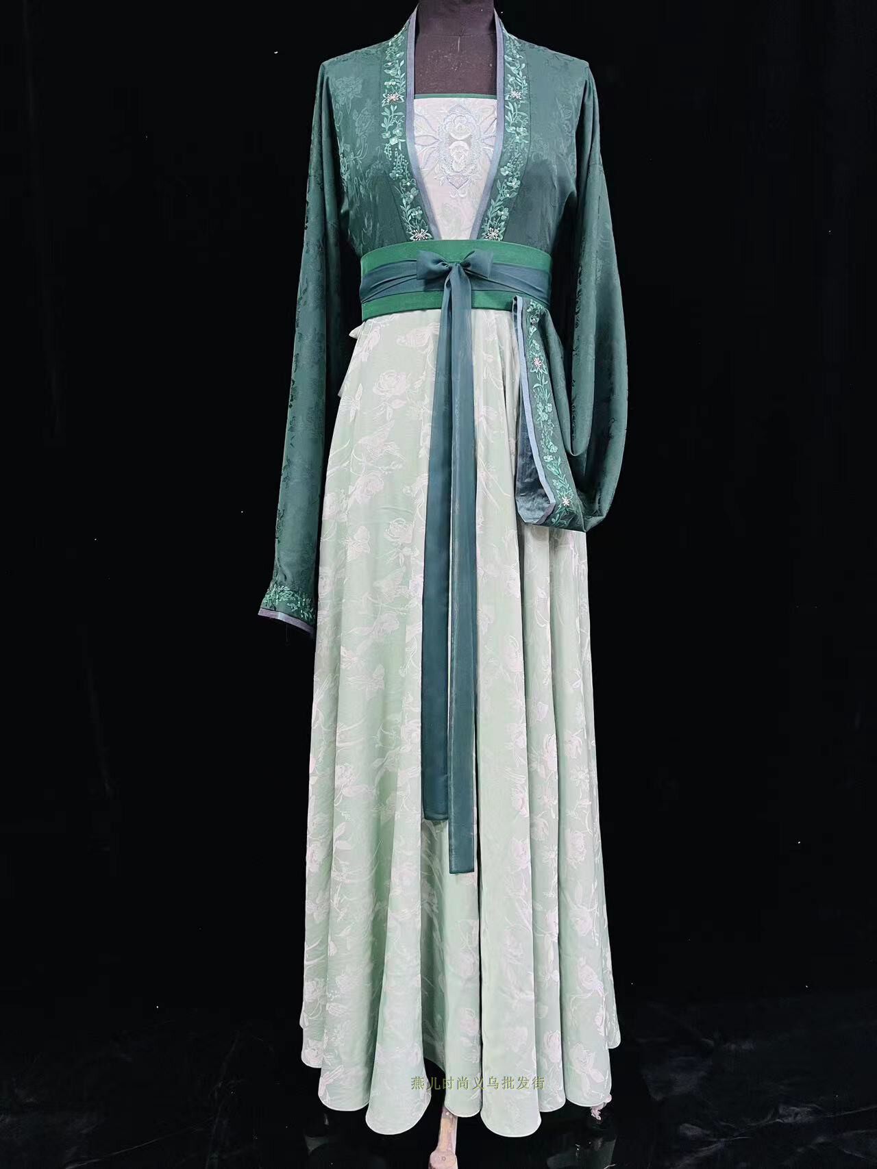 (出租)原创汉服女唐刺绣上襦齐胸超仙飘逸春秋款套装一衣一码