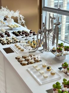 白绿色系韩式秩序感老钱风甜品台展示架银色甜品台摆台新款甜品架