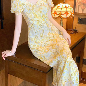法式夏装2026新款甜美小个子轻熟风碎花连衣裙收腰显瘦a字中长裙