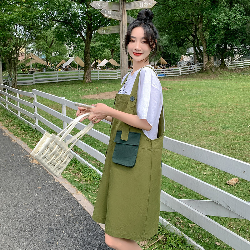可盐可甜绿色工装背带裤女夏季薄款2025新款韩版宽松连体短裤,女装休闲裤,乔安迪