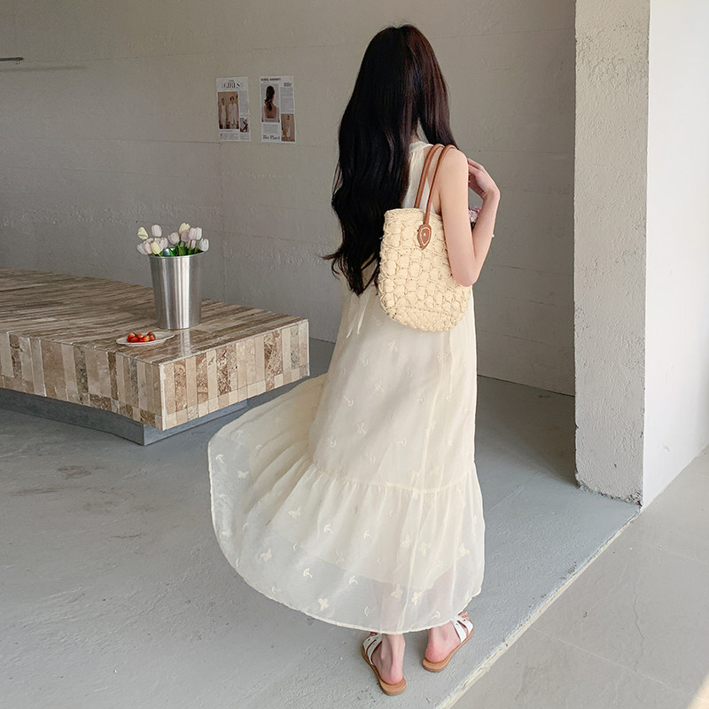 米白色刺绣挂脖连衣裙女2025夏季新款法式温柔风独特绝美仙女长裙,女装连衣裙,乔安迪