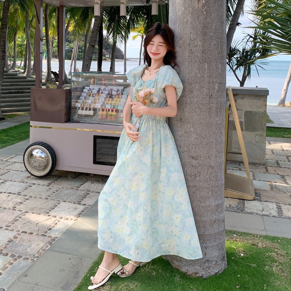夏日甜美小清新碎花连衣裙女2025新款法式温柔收腰减龄泡泡袖长裙图片