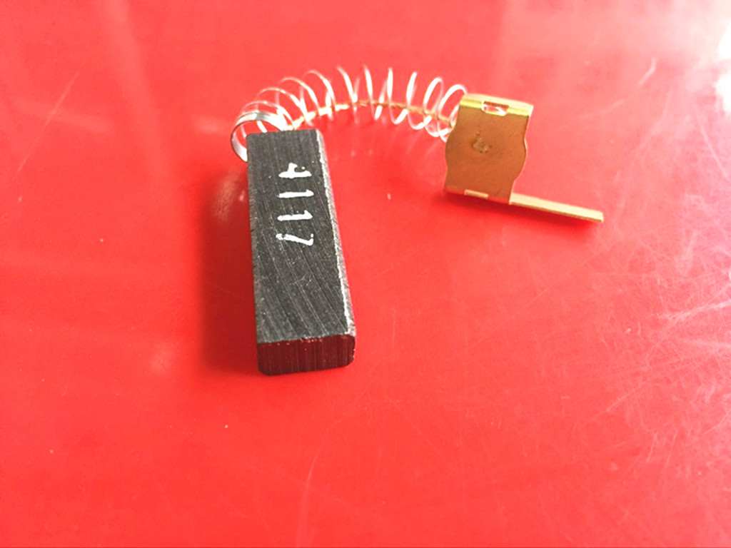 适用于美的QW12T-608 伊莱克斯吸尘器碳刷龙的吸水机电刷 6.5 X10