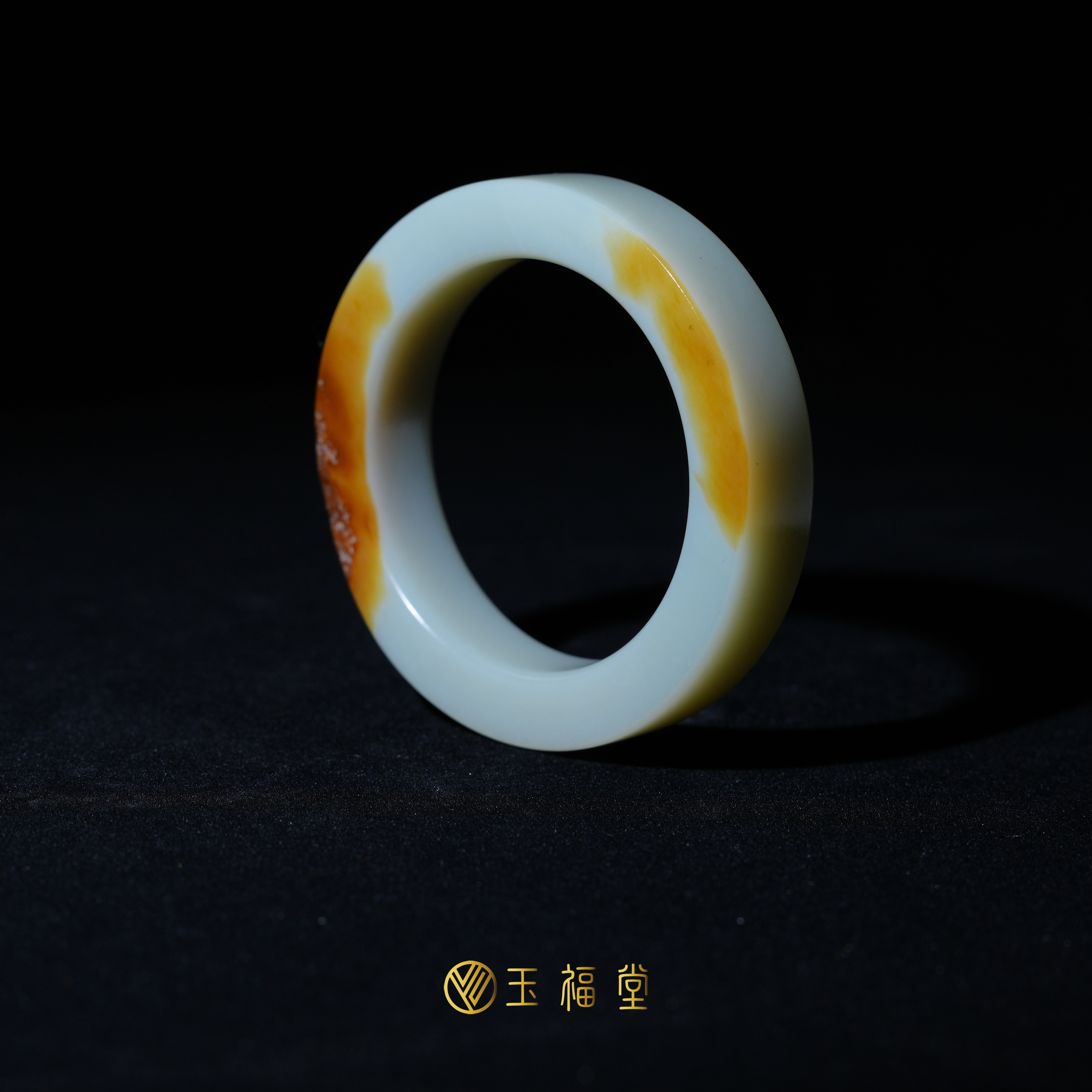 玉福堂 | 新疆和田玉山流水料 | 直切宽胎方镯蓝调天地糖玉镯55mm