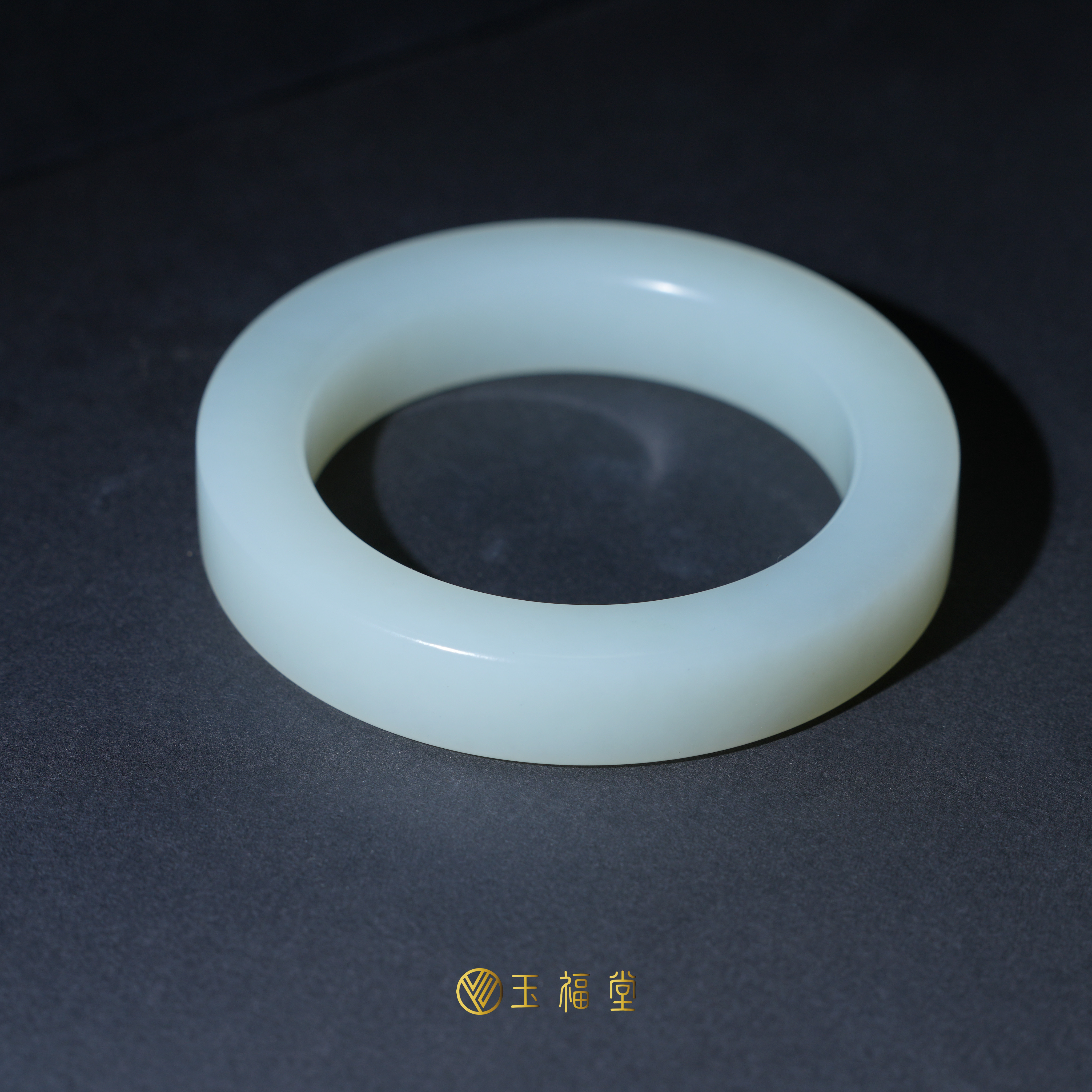 玉福堂 | 新疆和田玉且末暖白高青白直切方镯 | 大圈60mm