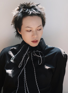 黑色欧根纱透视刺绣波纹超长丝巾