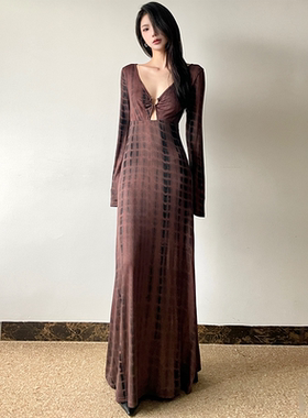 gagaopt秋冬季新款性感深V领收腰长袖连衣裙复古晕染显瘦A字长裙