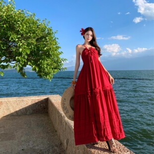 泰兰德海边度假氛围感挂脖吊带连衣裙女法式重工性感露背蛋糕纯欲
