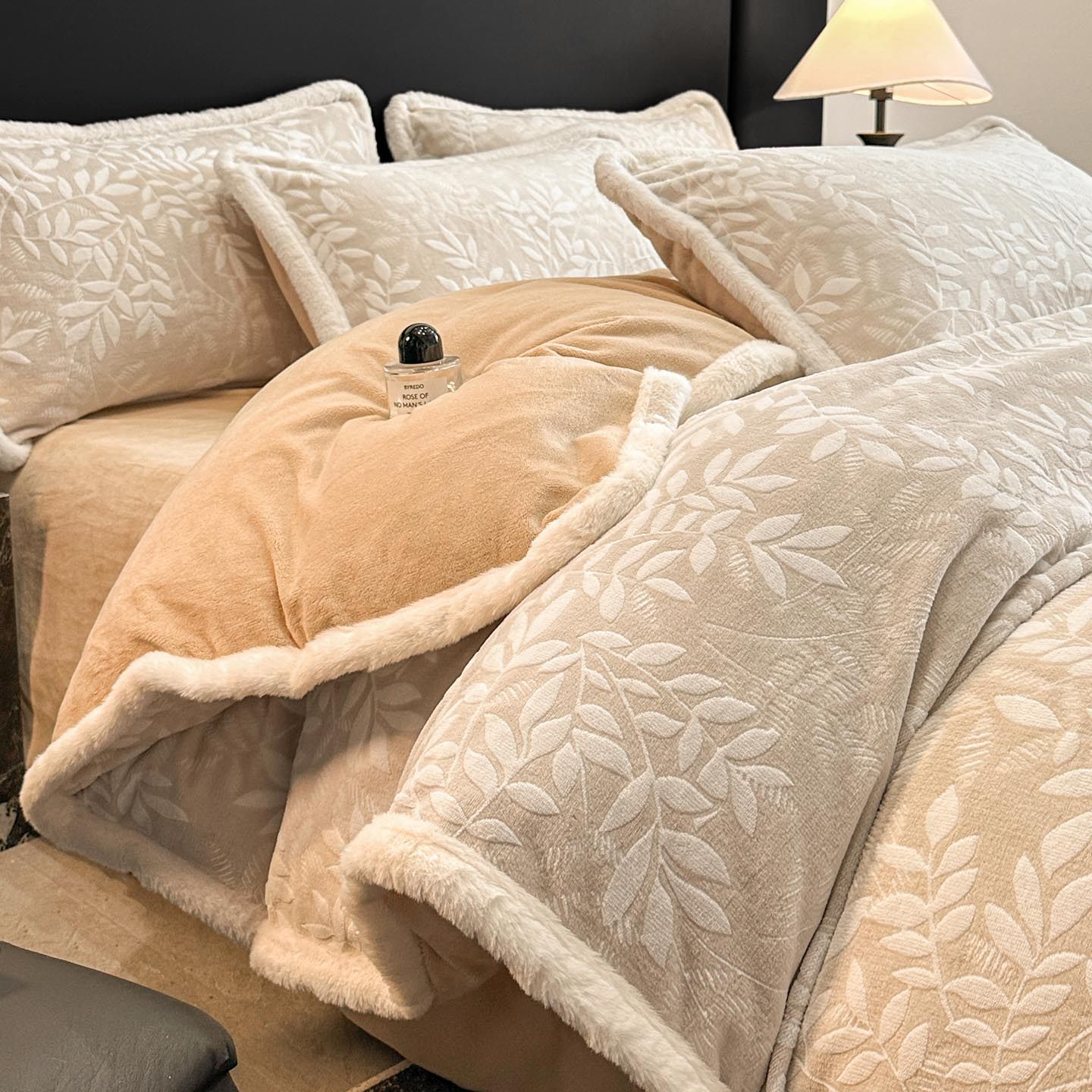 高档牛奶绒毛绒床上四件套加厚2025新款雕花绒超柔高级感床品被罩,床上用品,床品套件/四件套/多件套,淘宝优惠券,粉丝福利购,淘宝优惠卷