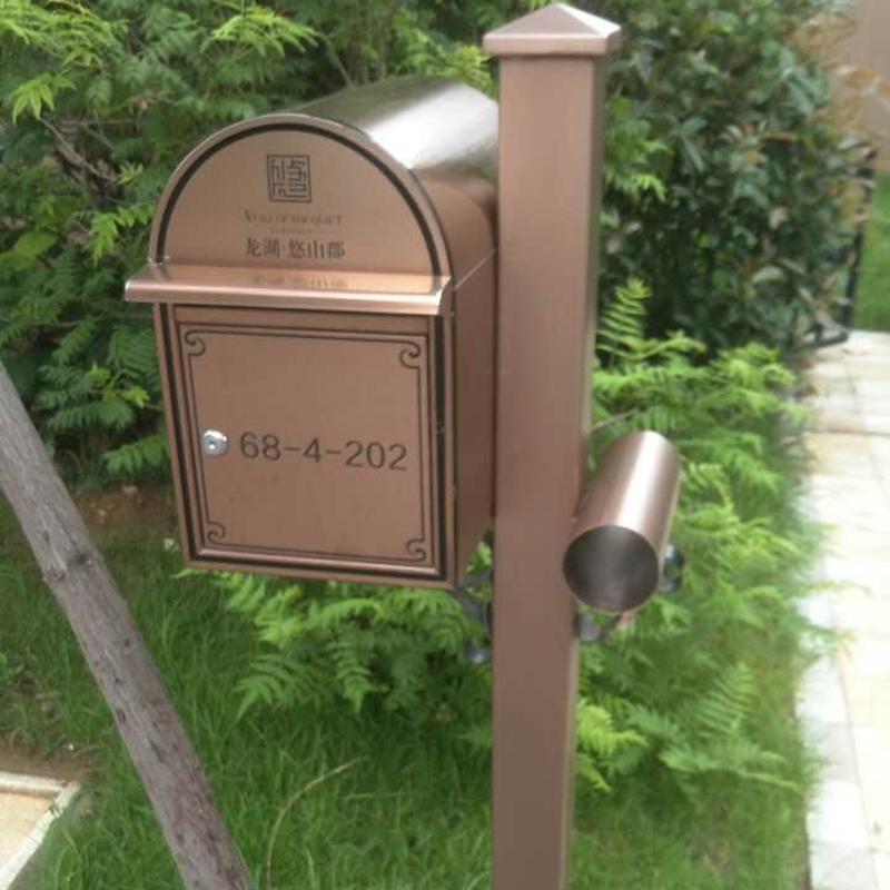 定做金属电镀仿铜立柱带锁防水