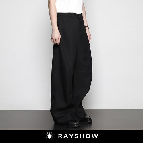 「雕塑感双廓形」立体剪裁弯刀裤