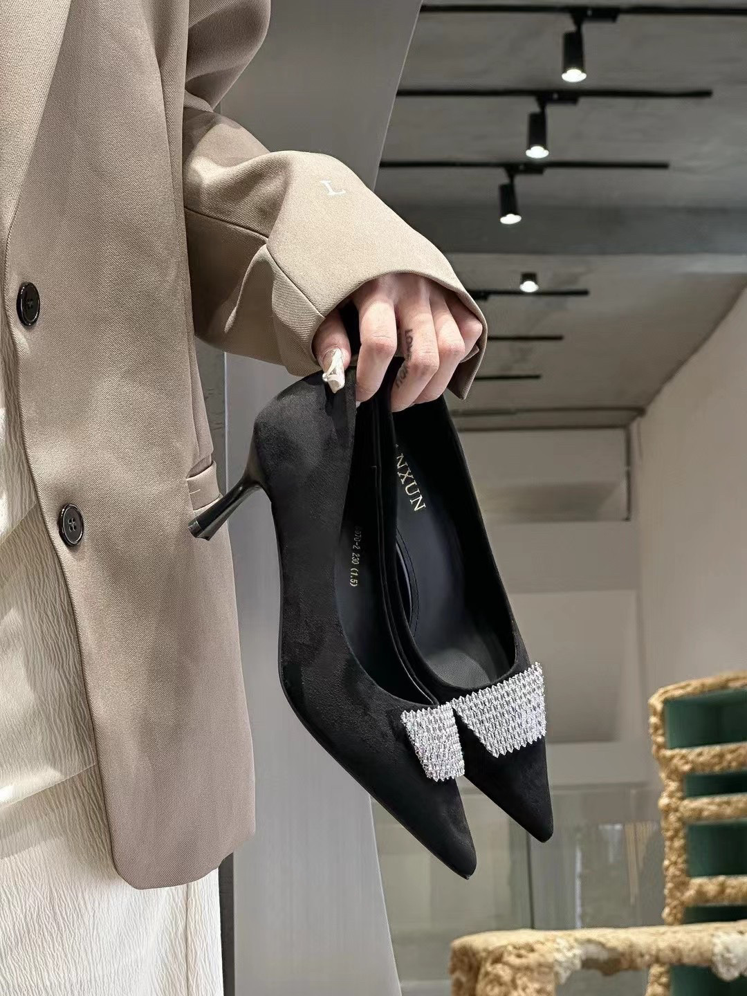 2024新款包邮女鞋品牌真皮羊京水钻尖头细高跟欧美时尚浅口女单鞋