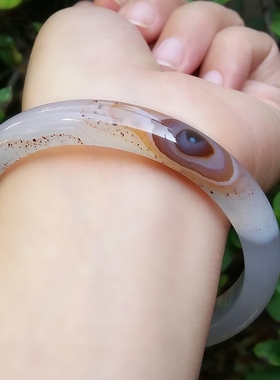 天然俏色朱砂点玛瑙手镯复古中式