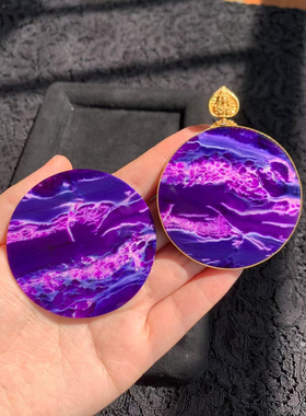 回收舒俱来18k吊坠，幻彩流星大块圆牌 整体69.6*55.5*2.9mm。20g